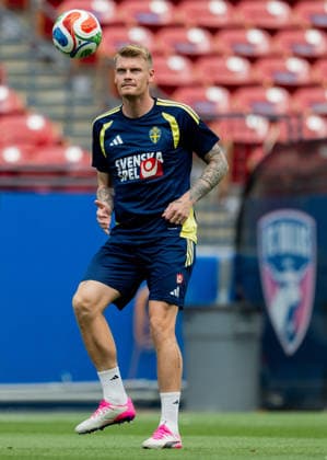 260612 Eric Smith of the Swedish national football team at a training session during day 2 of the FIFA World Cup 2026 on June 12, 2026 in Dallas Photo Petter Arvidson BILDBYRAN kod PA PA1229 fotboll football soccer fotball vm fotbolls vm fotball vm fotbolls vm 2026 fifa world cup 2026 träning practice training sverige sweden sverige a bbeng  Copyright: PETTERxARVIDSON BB260612PA065