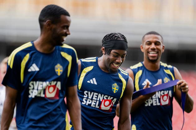 260612 Alexander Isak, Anthony Elanga and Isak Hien of the Swedish national football team at a training session during day 2 of the FIFA World Cup 2026 on June 12, 2026 in Dallas Photo Petter Arvidson BILDBYRAN kod PA PA1229 fotboll football soccer fotball vm fotbolls vm fotball vm fotbolls vm 2026 fifa world cup 2026 träning practice training sverige sweden sverige a bbeng  Copyright: PETTERxARVIDSON BB260612PA077