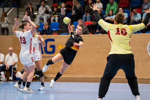 U20 Women National Team Germany GER vs U20 Women National Team France FRA , Handball, Four Nations Tournament, 12 6 2026, Season 2025 2026, Hannover Aylin Bornhardt Germany U20 Women, 13, plays at Frisch Auf Goeppingen in goal throw against Claire Koestner France U20 Women, 10 Hannover Sportzentrum Vinnhorst Germany