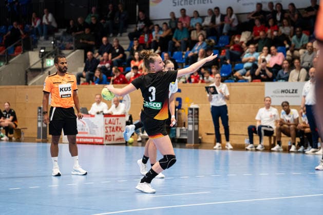 U20 Women National Team Germany GER vs U20 Women National Team France FRA , Handball, Four Nations Tournament, 12 6 2026, Season 2025 2026, Hannover Jana Walther Germany U20 Women, 03, plays at HC Leipzig in a 7 meter throw Hannover Sportzentrum Vinnhorst Germany