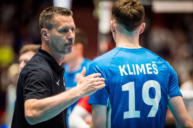 L-R Coach Jiri Novak and Antonin Klimes (CZE) during the European Volleyball League match Bosnia and Herzegovina vs. Czech Republic, in Jihlava, June 12, 2026. (CTKxPhoto JaroslavxSvoboda) CTKPhotoP2026061207128  CTKPhotoP2026061207128