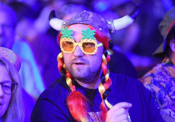 11 06 2026, xhbx, Dart World Cup of Darts 2026, v l Dart Fans, Spectators, Mood, Disguise, Costumes, Shield 180 DFL DFB REGULATIONS PROHIBIT ANY USE OF PHOTOGRAPHS as IMAGE SEQUENCES and or QUASI VIDEO Frankfurt