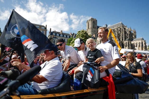24 HEURES DU MANS 2026 - DRIVERS PARADE 15 MAGNUSSEN Kevin (dnk), MARCIELLO Raffaele (swi), VANTHOOR Dries (bel), BMW M Team WRT, BMW M Hybrid V8 15, Hypercar, portrait, during the Drivers Parade of the 24 Hours of Le Mans 2026, 3rd round of the 2026 FIA World Endurance Championship, on June 12, 2026 in Le Mans, France - Le MansFrance  Copyright: xFREDERICxLExFLOCxHx