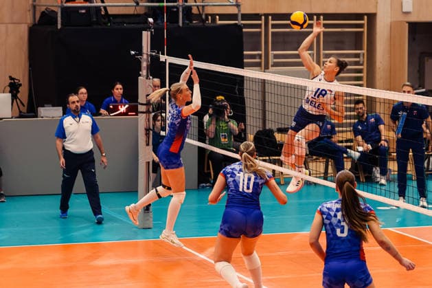 LJUBLJANA, SLOVENIA - JUNE 12: Sasa Planinsec of Slovenia (R) in action against Elisabet Einarsdottir of Iceland (L) during the 2026 Women s European Volleyball League match between Iceland and Slovenia at Vizmarje Brod Sports Hall, Ljubljana on June 12, 2026 in Ljubljana, Slovenia. (Photo by Jaka Vozlic Sports Press Photo).  Copyright: xJakaxVozlicx xSPPx Sportspressphoto_SPR165277