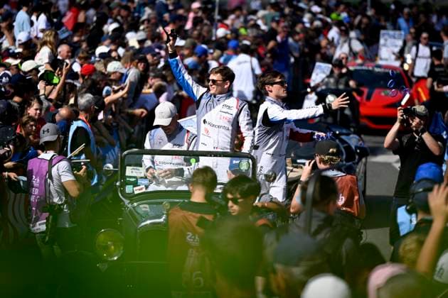 24H DU MANS PHOTOPQR OUEST FRANCE Marc OLLIVIER ; Le Mans ; 12 06 2026 ; Racing Spirit of Léman 59 ( LMGT3 ), pilotée par Clément MATEU , Marius FOSSARD et Valentin HASSE CLOT Ce vendredi 12 juin 2026, soit la veille du départ des 24 Heures du Mans, la 30e édition de la grande parade des pilotes défile dans le centre de Le Mans ( Sarthe ) Photo : Marc Ollivier Ouest-France Le Mans, France, june 12th 2026 24 Hours of Le Mans - The grand parade of drivers Le Mans France  Copyright: xPHOTOPQR OUESTxFRANCE MAXPPPxMarcxOLLIVIERx 20260612OFR6386 20260612OFR6386