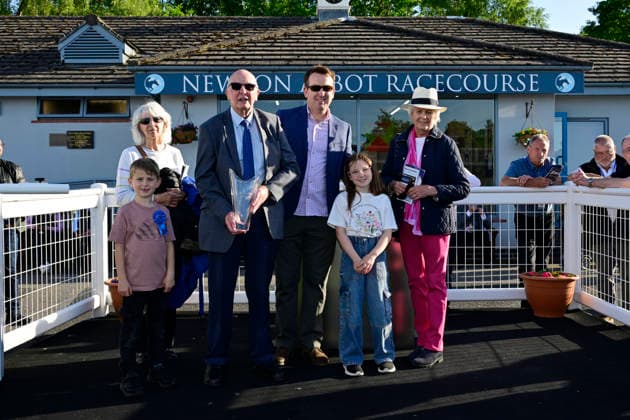 Newton Abbot Races, Newton Abbot, UK - 12 June 2026 Race winner, Donnie Azoff ridden by Isabelle Ryder with the winning connections. Race 4 - 19:00 Newton Abbot - execontainers.com Handicap Hurdle (Class 4) at Newton Abbot Racecourse, Newton Abbot, Devon, England - Newton Abbot Newton Abbot Racecourse Devon England Copyright: xPhilxMingo PPAUKx PPA-280725