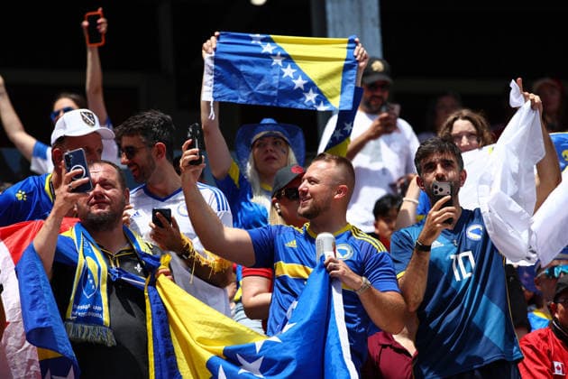 FIFA World Cup, WM, Weltmeisterschaft, Fussball 2026: Canada v Bosnia and Herzegovina TORONTO, CANADA - 12th June 2026: Bosnia and Herzegovina fans enjoy the pre-match atmosphere ahead of the FIFA World Cup 2026 Group B match between Canada and Bosnia and Herzegovina at Toronto Stadium Toronto Toronto Stadium Canada Copyright: xCraigxMercerx xPeakxActionxPhotosx