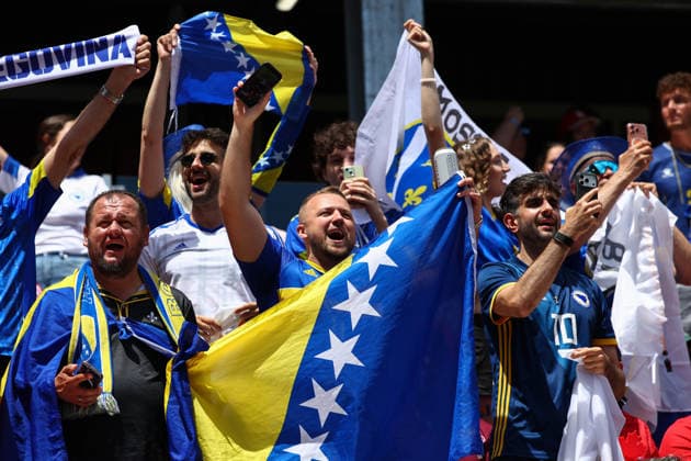 FIFA World Cup, WM, Weltmeisterschaft, Fussball 2026: Canada v Bosnia and Herzegovina TORONTO, CANADA - 12th June 2026: Bosnia and Herzegovina fans enjoy the pre-match atmosphere ahead of the FIFA World Cup 2026 Group B match between Canada and Bosnia and Herzegovina at Toronto Stadium Toronto Toronto Stadium Canada Copyright: xCraigxMercerx xPeakxActionxPhotosx