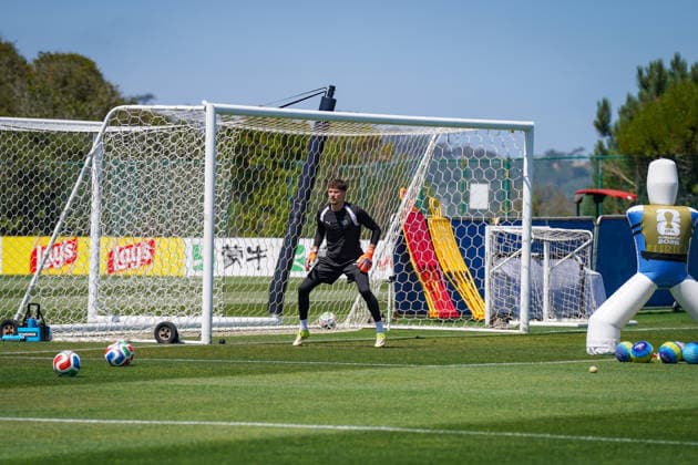 USA Soccer FIFA World Cup 2026 Swiss national team training at the San Diego base camp San Diego Jewish Academy, Carmel Valley, San Diego, California Gregor Kobel Switzerland, 1 during a training session of the Swiss national team at the official team base camp in San Diego National coach Murat Yakins team is preparing for the 2026 FIFA World Cup in the USA, Canada and Mexico Copyright: xJOERANxSTEINSIEKx