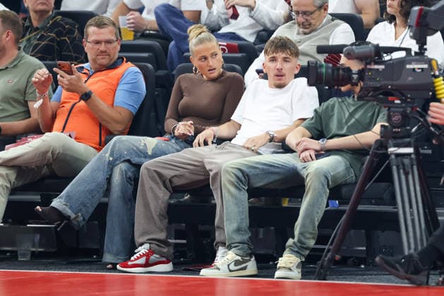 Lennart Karl FC Bayern Muenchen, 42 sits courtside with girlfriend Zoe Kaeppele, GER, FC Bayern Basketball vs Alba Berlin, Basketball, easycredit Basketball Bundesliga, Playoffs, Final, Game 1, Season 2025 2026, 12 06 2026, GER, FC Bayern Basketball vs Alba Berlin, Basketball, easycredit Basketball Bundesliga, Playoffs, Final, Game 1, Season 2025 2026, 12 06 2026 Muenchen Copyright: xEibner-Pressefoto JennixMaulx EP_JML