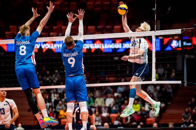 Sport Bilder des Tages L-R Stepan Svoboda, Lubos Bartunek (both CZE) and Jovo Bijelovic (BIH) in action during the European Volleyball League match Bosnia and Herzegovina vs. Czech Republic, in Jihlava, June 12, 2026. (CTKxPhoto JaroslavxSvoboda) CTKPhotoP2026061207890  CTKPhotoP2026061207890