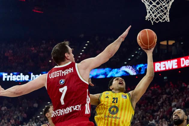 German Basketball Bundesliga BBL , FC Bayern Munich Basketball vs ALBA Berlin, Munich FC Bayern Basketball, Berlin ALBA, 2026 06 12 in Munich SAP Garden RATAJ Michael ALBA Berlin Power Forward PF Nr21 BER21 , VOIGTMANN Johannes FC Bayern Munich Basketball Center C Nr7 FCBB7 sportworld Munich SAP Garden Bayern Germany