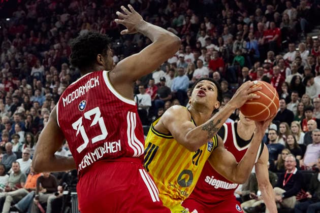 German Basketball Bundesliga BBL , FC Bayern Munich Basketball vs ALBA Berlin, Munich FC Bayern Basketball, Berlin ALBA, 2026 06 12 in Munich SAP Garden RATAJ Michael ALBA Berlin Power Forward PF Nr21 BER21 , MCCORMACK David FC Bayern Munich Basketball Center C Nr33 FCBB33 sportworld Munich SAP Garden Bayern Germany