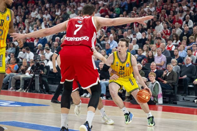 Johannes Voigtmann 7 FC Bayern Basketball , Justin Bean 32 Alba Berlin , FC Bayern Basketball vs Alba Berlin, BBL, Final 1, 12 06 2026 Munich Bavaria Germany Copyright: xkolbert-press UlrichxGamelx