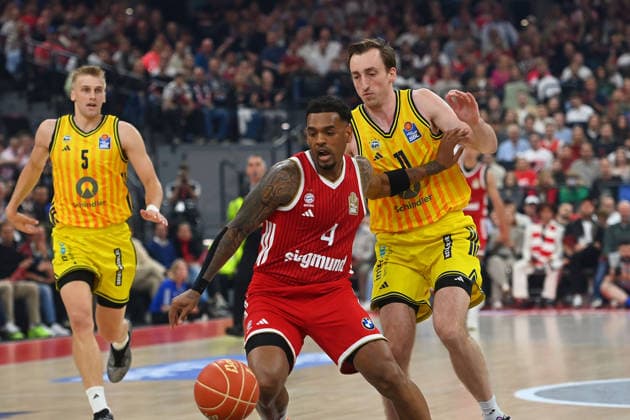 Xavier RATHAN MAYES FCB , action,duel against Moses WOOD Berlin Basketball BBL,Season 2025 2026 Play Off Final Game 1, FC Bayern Muenchen Alba Berlin on 12 06 2026 S A P G A R D EN