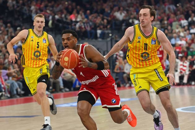 Xavier RATHAN MAYES FCB , action,duel against Moses WOOD Berlin Basketball BBL,Season 2025 2026 Play Off Final Game 1, FC Bayern Muenchen Alba Berlin on 12 06 2026 S A P G A R D EN