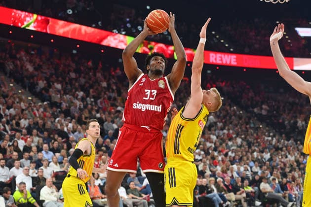 from left Jusatin BEAN Alba Berlin , Sam GRIESEL Alba Berlin , action,duel Basketball BBL,season 2025 2026 Play Off Final Game 1, FC Bayern Muenchen Alba Berlin on 12 06 2026 S A P G A R D EN