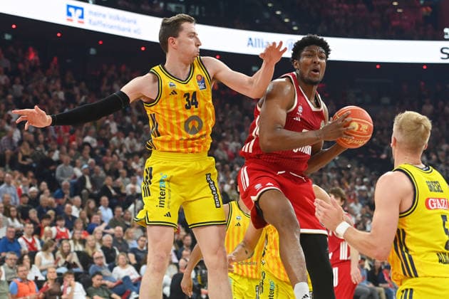 from left Jusatin BEAN Alba Berlin , David McCORMACK FCB Basketball BBL,Season 2025 2026 Play Off Final Game 1, FC Bayern Muenchen Alba Berlin on 12 06 2026 S A P G A R D EN
