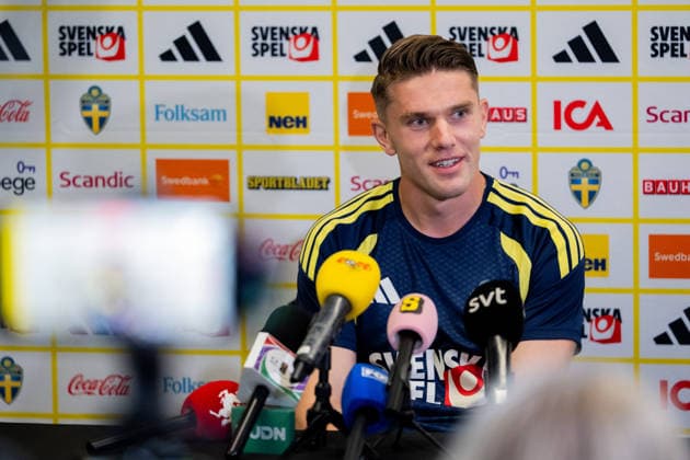 260612 Viktor Gyökeres of the Swedish men s national football team in the mixed zone after a training session during day 2 of the FIFA World Cup 2026 on June 12, 2026 in Dallas Photo Petter Arvidson BILDBYRAN kod PA PA1230 fotboll football soccer fotball vm fotbolls vm fotball vm fotbolls vm 2026 fifa world cup 2026 mixed zone sverige sweden sverige a day 2 bbeng  Copyright: PETTERxARVIDSON BB260612PA086