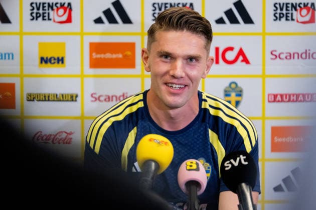 260612 Viktor Gyökeres of the Swedish men s national football team in the mixed zone after a training session during day 2 of the FIFA World Cup 2026 on June 12, 2026 in Dallas Photo Petter Arvidson BILDBYRAN kod PA PA1230 fotboll football soccer fotball vm fotbolls vm fotball vm fotbolls vm 2026 fifa world cup 2026 mixed zone sverige sweden sverige a day 2 bbeng  Copyright: PETTERxARVIDSON BB260612PA089