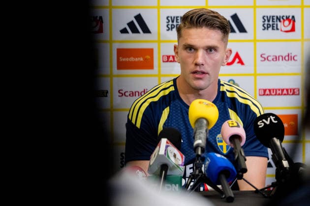 260612 Viktor Gyökeres of the Swedish men s national football team in the mixed zone after a training session during day 2 of the FIFA World Cup 2026 on June 12, 2026 in Dallas Photo Petter Arvidson BILDBYRAN kod PA PA1230 fotboll football soccer fotball vm fotbolls vm fotball vm fotbolls vm 2026 fifa world cup 2026 mixed zone sverige sweden sverige a day 2 bbeng  Copyright: PETTERxARVIDSON BB260612PA090