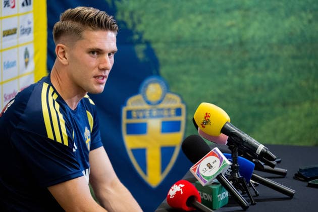 260612 Viktor Gyökeres of the Swedish men s national football team in the mixed zone after a training session during day 2 of the FIFA World Cup 2026 on June 12, 2026 in Dallas Photo Petter Arvidson BILDBYRAN kod PA PA1230 fotboll football soccer fotball vm fotbolls vm fotball vm fotbolls vm 2026 fifa world cup 2026 mixed zone sverige sweden sverige a day 2 bbeng  Copyright: PETTERxARVIDSON BB260612PA091