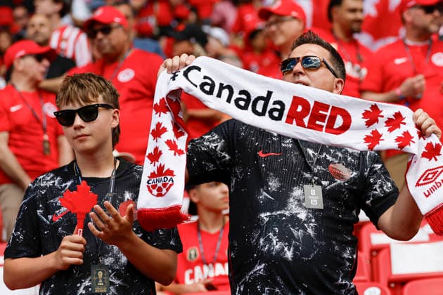 Fans in Canada cheer on their team before a Group B match at the 2026 FIFA World Cup, WM, Weltmeisterschaft, Fussball between Canada and Bosnia and Herzegovina at BMO Field in Toronto, Canada, 12 June 2026. FIFA World Cup 2026 - Group B - Canada vs Bosnia and Herzegovina !ACHTUNG: NUR REDAKTIONELLE NUTZUNG!  Copyright: xBienvenidoxVelascox GR5161 20260612-55020580126_1
