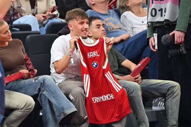 Lennart KARL Bayern Muenchen gets a basketball jersey, Basketball BBL,Saison 2025 2026 Play Off Finale Spiel 1, FC Bayern Muenchen Alba Berlin am 12 06 2026 S A P G A R D EN