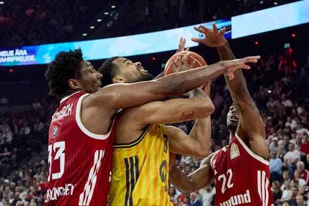 German Basketball Bundesliga BBL , FC Bayern Munich Basketball vs ALBA Berlin, Munich FC Bayern Basketball, Berlin ALBA, 2026 06 12 in Munich SAP Garden MCCORMACK David FC Bayern Munich Basketball Center C Nr33 FCBB33 , AGBAKOKO Norris ALBA Berlin Center C Nr17 BER17 , MIKE Isiaha FC Bayern Munich Basketball Power Forward PF Nr22 FCBB22 sportworld Munich SAP Garden Bayern Germany