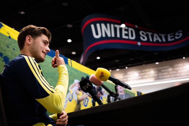 260612 Besfort Zeneli of the Swedish men s national football team in the mixed zone after a training session during day 2 of the FIFA World Cup 2026 on June 12, 2026 in Dallas Photo Petter Arvidson BILDBYRAN kod PA PA1230 fotboll football soccer fotball vm fotbolls vm fotball vm fotbolls vm 2026 fifa world cup 2026 mixed zone sverige sweden sverige a day 2 bbeng  Copyright: PETTERxARVIDSON BB260612PA105