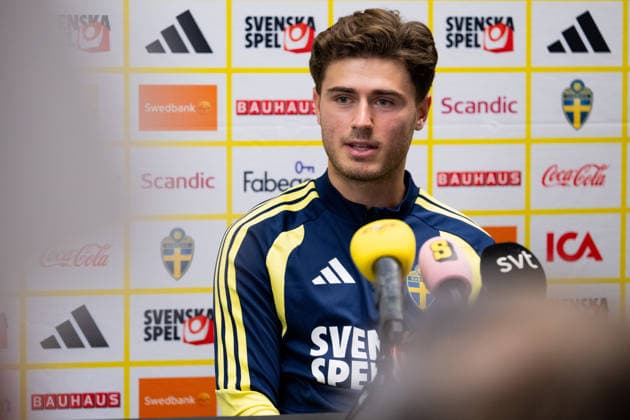 260612 Besfort Zeneli of the Swedish men s national football team in the mixed zone after a training session during day 2 of the FIFA World Cup 2026 on June 12, 2026 in Dallas Photo Petter Arvidson BILDBYRAN kod PA PA1230 fotboll football soccer fotball vm fotbolls vm fotball vm fotbolls vm 2026 fifa world cup 2026 mixed zone sverige sweden sverige a day 2 bbeng  Copyright: PETTERxARVIDSON BB260612PA107