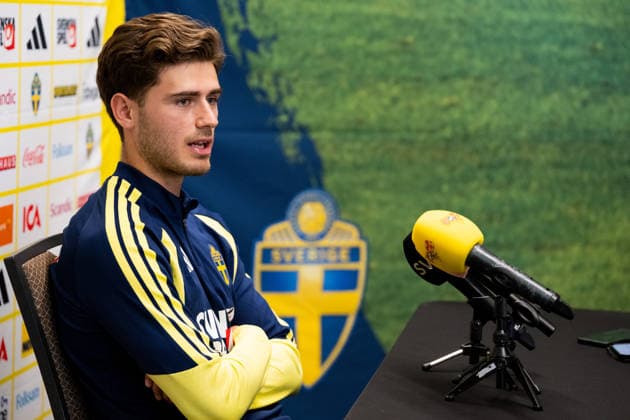 260612 Besfort Zeneli of the Swedish men s national football team in the mixed zone after a training session during day 2 of the FIFA World Cup 2026 on June 12, 2026 in Dallas Photo Petter Arvidson BILDBYRAN kod PA PA1230 fotboll football soccer fotball vm fotbolls vm fotball vm fotbolls vm 2026 fifa world cup 2026 mixed zone sverige sweden sverige a day 2 bbeng  Copyright: PETTERxARVIDSON BB260612PA109