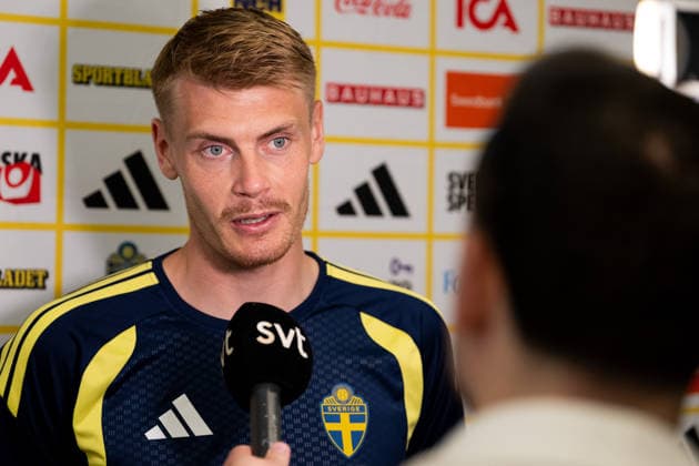 260612 Eric Smith of the Swedish men s national football team in the mixed zone after a training session during day 2 of the FIFA World Cup 2026 on June 12, 2026 in Dallas Photo Petter Arvidson BILDBYRAN kod PA PA1230 fotboll football soccer fotball vm fotbolls vm fotball vm fotbolls vm 2026 fifa world cup 2026 mixed zone sverige sweden sverige a day 2 bbeng  Copyright: PETTERxARVIDSON BB260612PA112