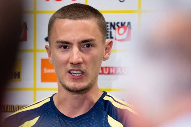 260612 Gustaf Lagerbielke of the Swedish men s national football team in the mixed zone after a training session during day 2 of the FIFA World Cup 2026 on June 12, 2026 in Dallas Photo Petter Arvidson BILDBYRAN kod PA PA1230 fotboll football soccer fotball vm fotbolls vm fotball vm fotbolls vm 2026 fifa world cup 2026 mixed zone sverige sweden sverige a day 2 bbeng  Copyright: PETTERxARVIDSON BB260612PA114