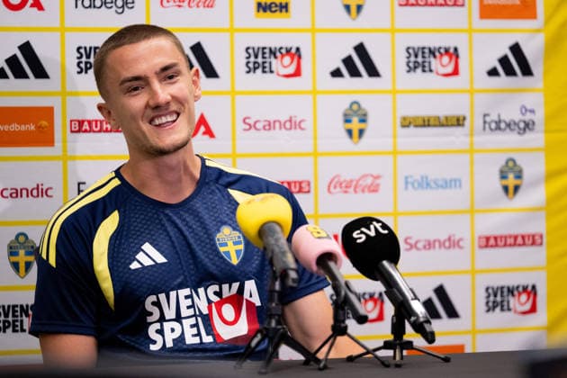260612 Gustaf Lagerbielke of the Swedish men s national football team in the mixed zone after a training session during day 2 of the FIFA World Cup 2026 on June 12, 2026 in Dallas Photo Petter Arvidson BILDBYRAN kod PA PA1230 fotboll football soccer fotball vm fotbolls vm fotball vm fotbolls vm 2026 fifa world cup 2026 mixed zone sverige sweden sverige a day 2 bbeng  Copyright: PETTERxARVIDSON BB260612PA117