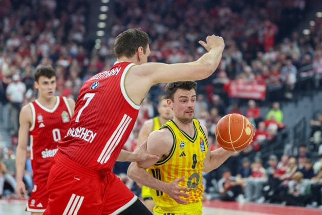 Jonas Mattisseck Alba Berlin, 09 with Johannes Voigtmann FC Bayern Basketball, 07 , GER, FC Bayern Basketball vs Alba Berlin, Basketball, easycredit Basketball Bundesliga, Playoffs, Final, Game 1, Season 2025 2026, 12 06 2026, GER, FC Bayern Basketball vs Alba Berlin, Basketball, easycredit Basketball Bundesliga, Playoffs, Final, Game 1, Season 2025 2026, 12 06 2026 Muenchen Copyright: xEibner-Pressefoto JennixMaulx EP_JML