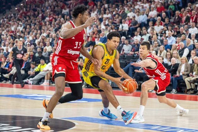 David McCormack 33 FC Bayern Basketball in a duel with Michael Rataj 21 Alba Berlin , Vladimir Lucic 11 FC Bayern Basketball , FC Bayern Basketball vs Alba Berlin, BBL, Final 1, 12 06 2026 Munich Bavaria Germany Copyright: xkolbert-press UlrichxGamelx