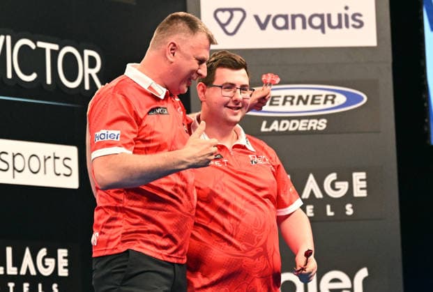 12 06 2026, xhbx, Dart World Cup of Darts 2026, v l Krzysztof Ratajski Poland , Sebastian Bialecki Poland cheering after the end of the match DFL DFB REGULATIONS PROHIBIT ANY USE OF PHOTOGRAPHS as IMAGE SEQUENCES and or QUASI VIDEO Frankfurt