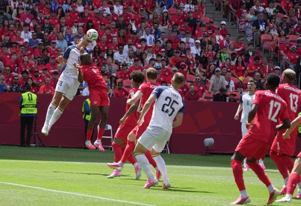 CAN, World Cup FIFA 2026, preliminary round, Canada vs Bosnia and Herzegovina 12 06 2026, Toronto Stadium, Toronto, CAN, World Cup FIFA 2026, preliminary round, Canada vs Bosnia and Herzegovina, in the picture Nikola Katic Bosnia , Ismael Kone Canada nordphotoxGmbHx xBratic nph00250