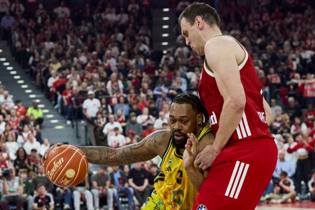 German Basketball Bundesliga BBL , FC Bayern Munich Basketball vs ALBA Berlin, Munich FC Bayern Basketball, Berlin ALBA, 2026 06 12 in Munich SAP Garden ROBERTS J wan ALBA Berlin Center C Nr13 BER13 sportworld Munich SAP Garden Bayern Germany