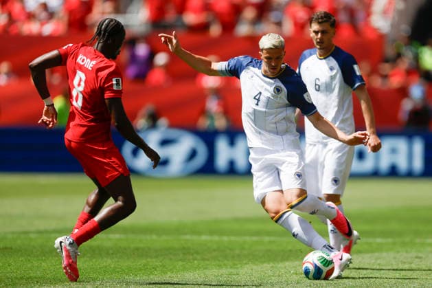 Ismael Kone (L) of Canada vies for the ball with Tarik Muharemovic of Bosnia and Herzegovina in a Group B match of the 2026 FIFA World Cup, WM, Weltmeisterschaft, Fussball between Canada and Bosnia and Herzegovina at BMO Field in Toronto,Canada, 12 June 2026. Fifa World Cup 2026 - Group B - Canada vs Bosnia and Herzegovina !ACHTUNG: NUR REDAKTIONELLE NUTZUNG!  Copyright: xBienvenidoxVelascox GR5166 20260612-55020580336_1
