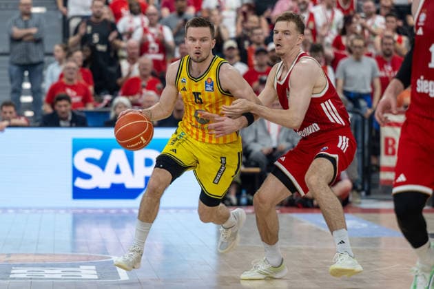 Martin Hermannsson 15 Alba Berlin , in duel with Justus Hollatz 21 FC Bayern Basketball , FC Bayern Basketball vs Alba Berlin, BBL, Final 1, 12 06 2026 Munich Bavaria Germany Copyright: xkolbert-press UlrichxGamelx