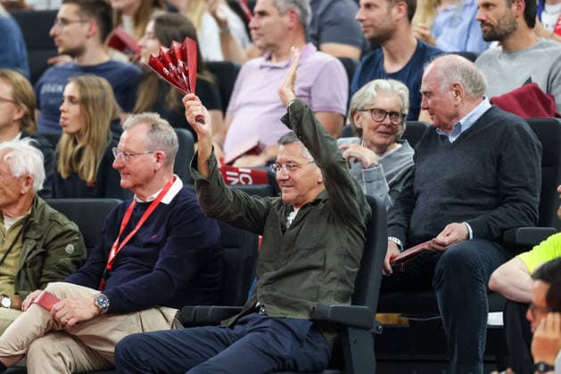 Herbert Hainer FC Bayern Muenchen, President celebrates a goal by Andreas Obst FC Bayern Basketball, 13 not in picture , with Uli Hoeness FC Bayern Muenchen, Honorary President , GER, FC Bayern Basketball vs Alba Berlin, Basketball, easycredit Basketball Bundesliga, Playoffs, Final, Game 1, Season 2025 2026, 12 06 2026, GER, FC Bayern Basketball vs Alba Berlin, Basketball, easycredit Basketball Bundesliga, Playoffs, Final, Game 1, Season 2025 2026, 12 06 2026 Muenchen Copyright: xEibner-Pressefoto JennixMaulx EP_JML