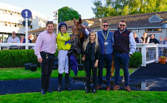 Newton Abbot Races, Newton Abbot, UK - 12 June 2026 Race winner, Beorma ridden by Harry Skelton with the winning connections. Race 6 - 20:10 Newton Abbot - Sun Racing The Favourite Pullout Every Day Handicap Chase (GBB Race) (Class 4) at Newton Abbot Racecourse, Newton Abbot, Devon, England - Newton Abbot Newton Abbot Racecourse Devon England Copyright: xPhilxMingo PPAUKx PPA-280807