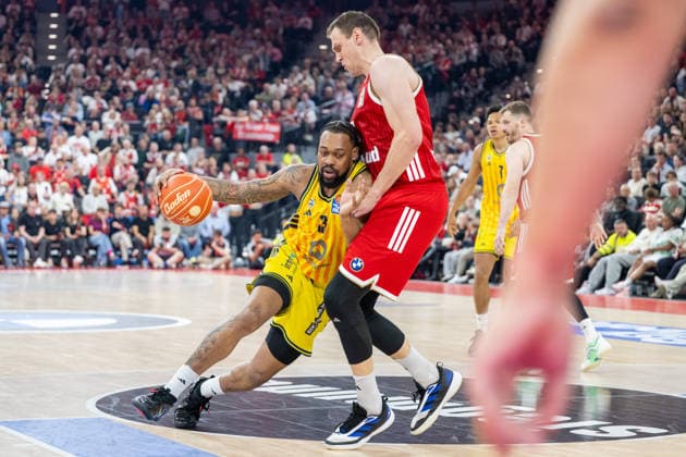 Alex O Connell 3 Alba Berlin is stopped by Johannes Voigtmann 7 FC Bayern Basketball, FC Bayern Basketball vs Alba Berlin, BBL, Final 1, 12 06 2026 Munich Bavaria Germany Copyright: xkolbert-press UlrichxGamelx
