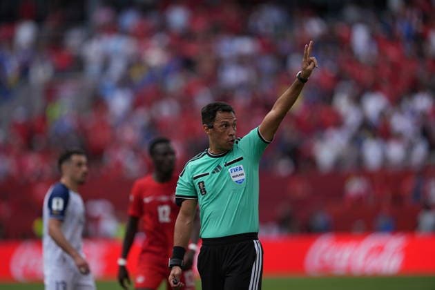Canada v Bosnia and Herzegovina - FIFA World Cup, WM, Weltmeisterschaft, Fussball 2026 - Group B TORONTO, CANADA - JUNE 12: Referee Facundo Tello is seen with Refcam during the 2026 FIFA World Cup First Stage Group B match between Canada and Bosnia and Herzegovina at Toronto Stadium (BMO Field) in Toronto, Ontario, Canada on June 12, 2026. Mert Alper Dervis Anadolu Ontario Canada. Editorial use only. Please get in touch for any other usage.  Copyright: x2026xAnadoluxMertxAlperxDervisx