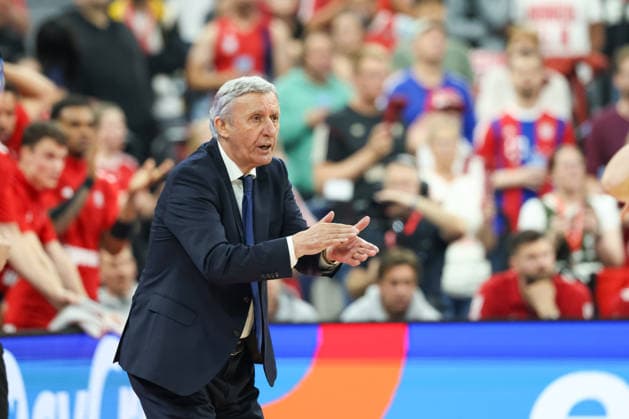 Svetislav Pesic FC Bayern Basketball, Head Coach applauds, GER, FC Bayern Basketball vs Alba Berlin, Basketball, easycredit Basketball Bundesliga, Playoffs, Final, Game 1, Season 2025 2026, 12 06 2026, GER, FC Bayern Basketball vs Alba Berlin, Basketball, easycredit Basketball Bundesliga, Playoffs, Final, Game 1, Season 2025 2026, 12 06 2026 Munich Copyright: xEibner-Pressefoto JennixMaulx EP_JML