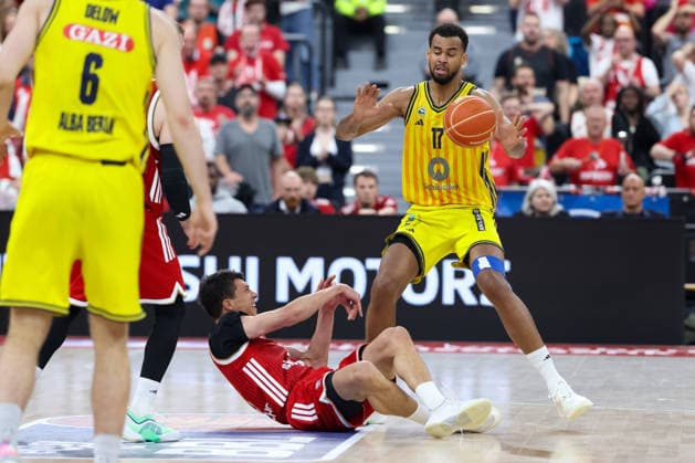 Vladimir Lucic FC Bayern Basketball, 11 on the floor with Norris Agbakoko Alba Berlin, 17 , GER, FC Bayern Basketball vs Alba Berlin, Basketball, easycredit Basketball Bundesliga, Playoffs, Final, Game 1, Season 2025 2026, 12 06 2026, GER, FC Bayern Basketball vs Alba Berlin, Basketball, easycredit Basketball Bundesliga, Playoffs, Final, Game 1, Season 2025 2026, 12 06 2026 Muenchen Copyright: xEibner-Pressefoto JennixMaulx EP_JML