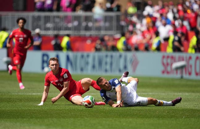 June 12 2026: Stephen Eustaquio (Canada) and Amar Memic (Bosnia And Herzegovina) battle for the ball during Canada and Bosnia and Herzegovina, FIFA World Cup, WM, Weltmeisterschaft, Fussball 2026, at Toronto Stadium in Toronto, Canada. CSM Toronto Canada - ZUMAc04_ 20260612_zma_c04_042 Copyright: xKimxPricex