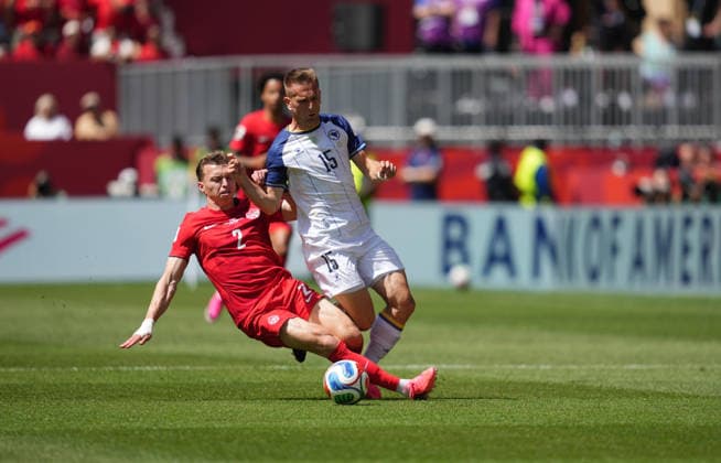 June 12 2026: Stephen Eustaquio (Canada) and Amar Memic (Bosnia And Herzegovina) battle for the ball during Canada and Bosnia and Herzegovina, FIFA World Cup, WM, Weltmeisterschaft, Fussball 2026, at Toronto Stadium in Toronto, Canada. CSM Canada V Bosnia And Herzegovina: Group B - FIFA World Cup 2026  - ZUMAc04_ 20260612_zma_c04_036 Copyright: xKimxPricex